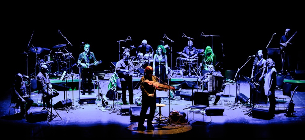 Dodici musicisti, strumenti e tradizioni provenienti da geografie lontane